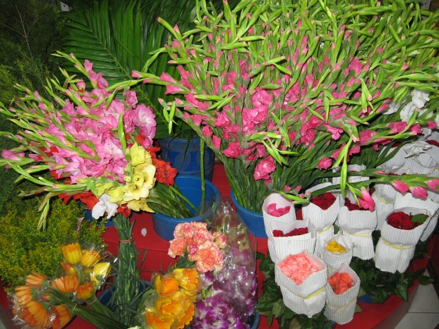 gift item pot vessel boquet flower
