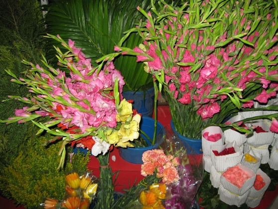 gift item pot vessel boquet flower