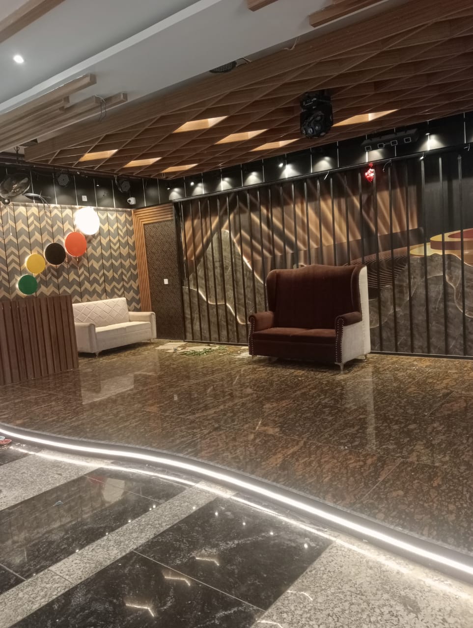 top hotel with good accommodation near urwan more jhumr