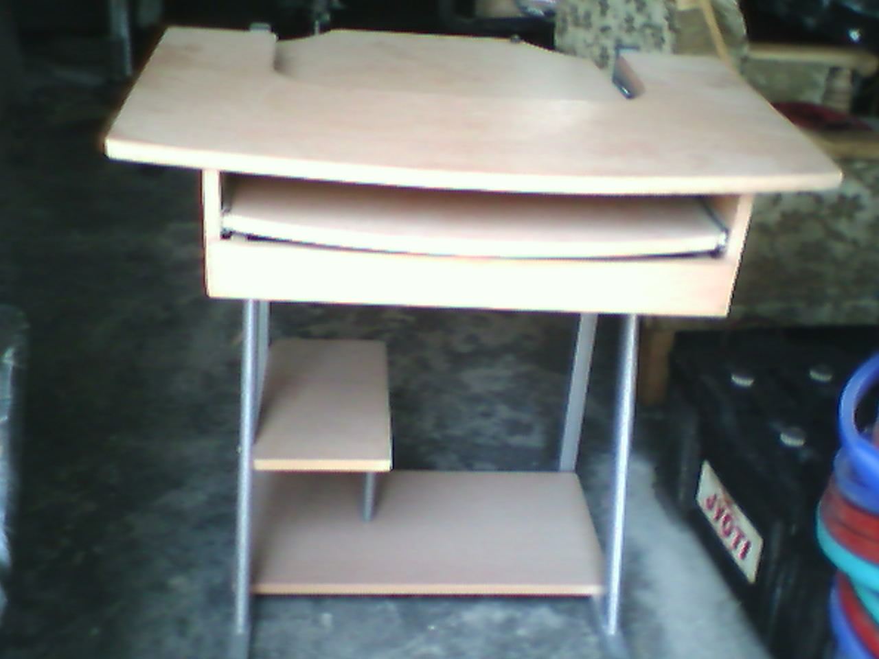 COMPUTER TABLE 