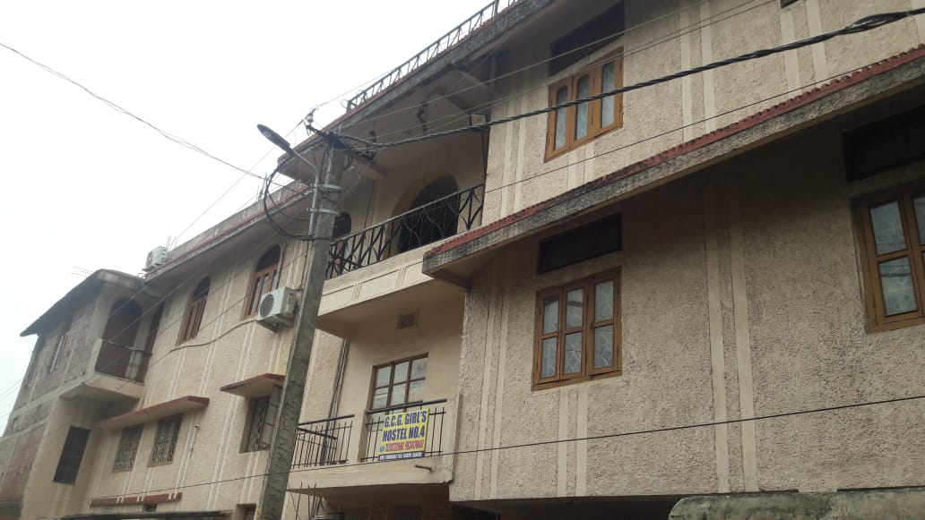 GIRLS HOSTEL WITH LODGING FOODING FACILITIES NEAREST GO