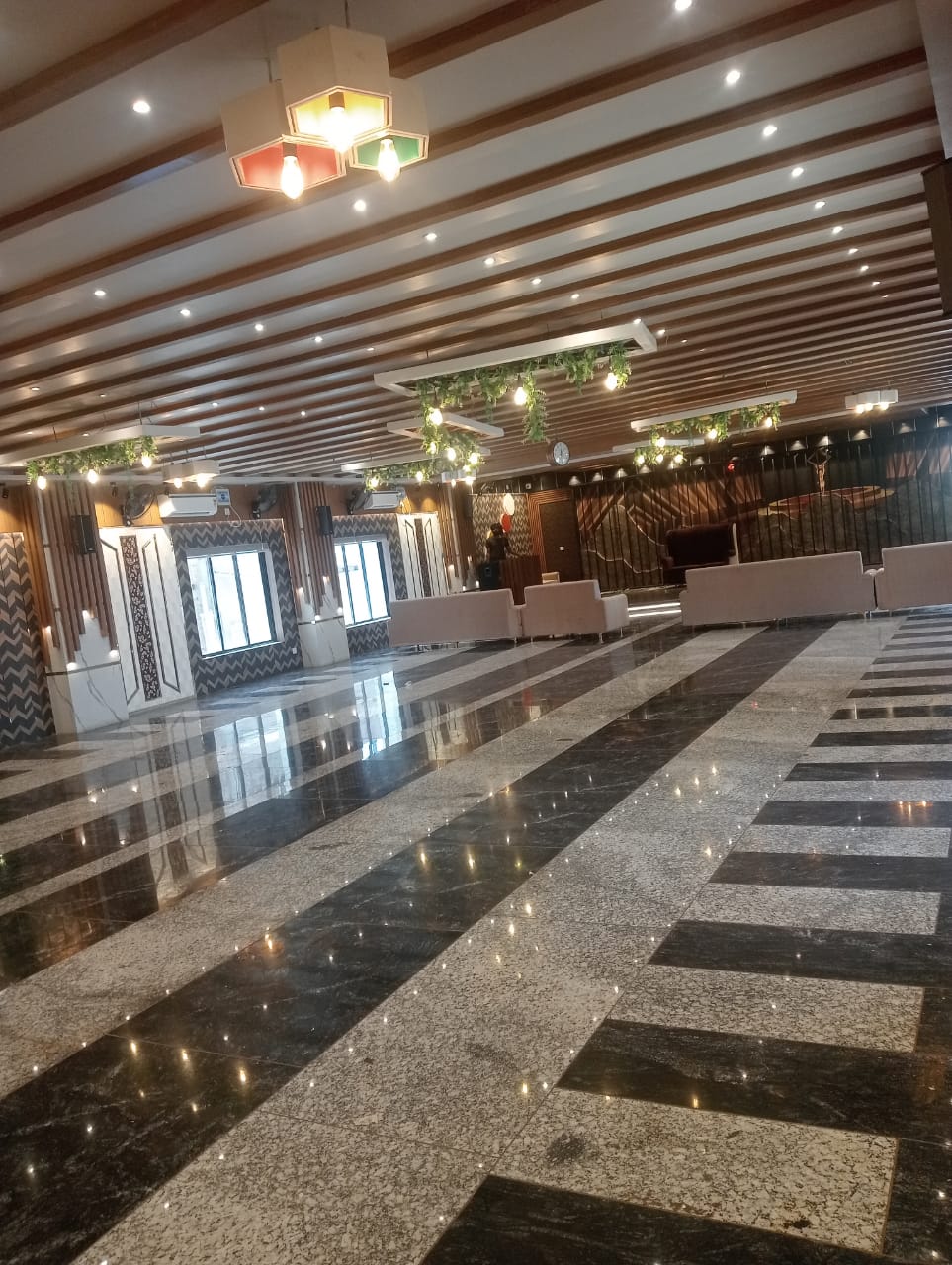hotel with banquet hall in chandwara jhumri telaiya