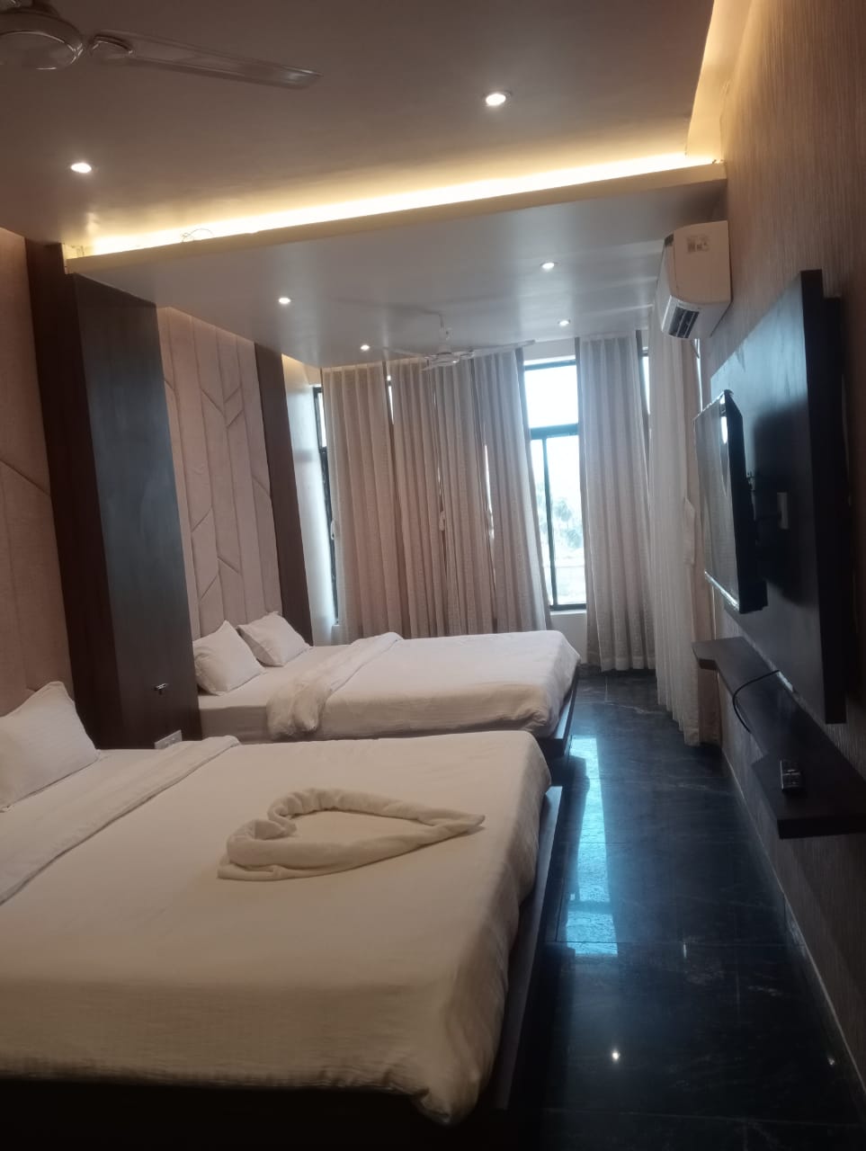 PURE VEG RESTAURANT NEAR BARHI 9162227737